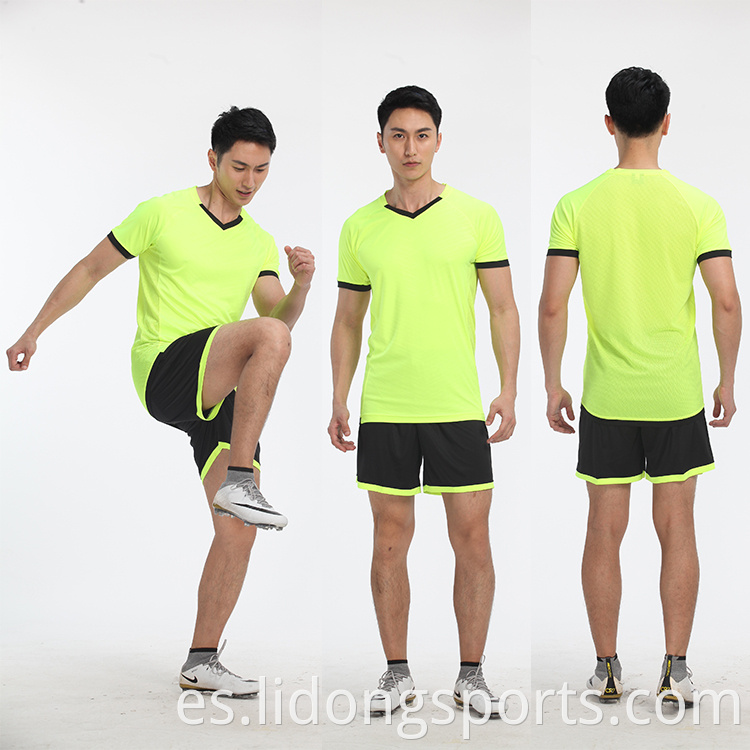 Jersey barato personalizado Camisa y pantalones cortos de fútbol para hombres New Soccer Wear Equipo Sports Uniforme con alta calidad